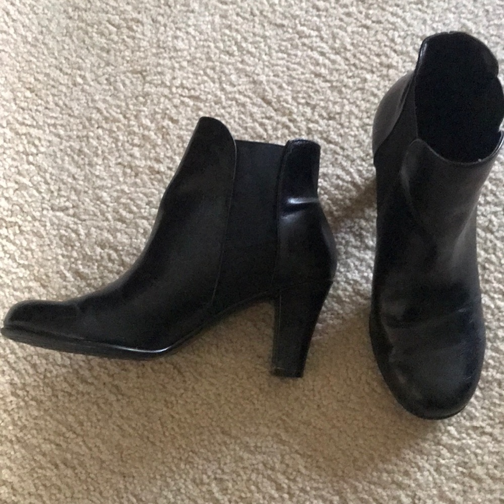 A2 by aerosoles black heeled bootie size 8